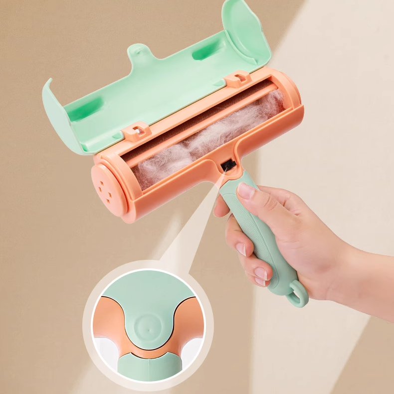 Dr. Milou Milou & Lumi reusable pet lint roller with five replaceable adhesive sheets on a white background.